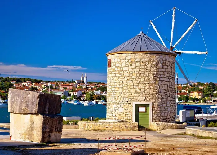 Διαμέρισμα Bright In *